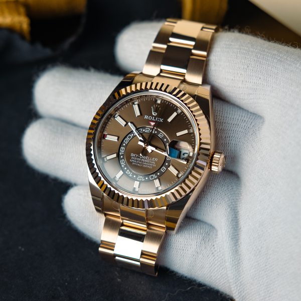 OYSTER PERPETUAL SKY-DWELLER IN 18 CT EVEROSE GOLD WITH A CHOCOLATE DIAL AND AN OYSTER BRACELET