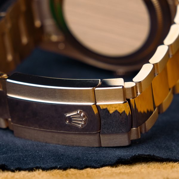 OYSTER PERPETUAL SKY-DWELLER IN 18 CT EVEROSE GOLD WITH A CHOCOLATE DIAL AND AN OYSTER BRACELET