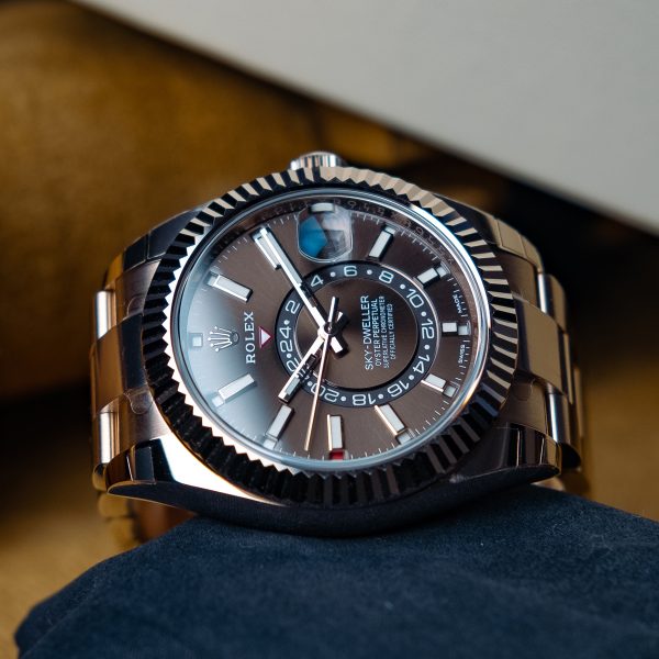 OYSTER PERPETUAL SKY-DWELLER IN 18 CT EVEROSE GOLD WITH A CHOCOLATE DIAL AND AN OYSTER BRACELET