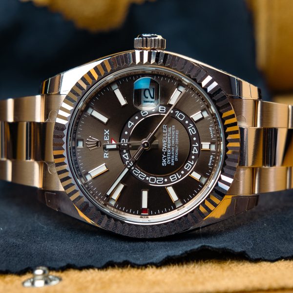 OYSTER PERPETUAL SKY-DWELLER IN 18 CT EVEROSE GOLD WITH A CHOCOLATE DIAL AND AN OYSTER BRACELET