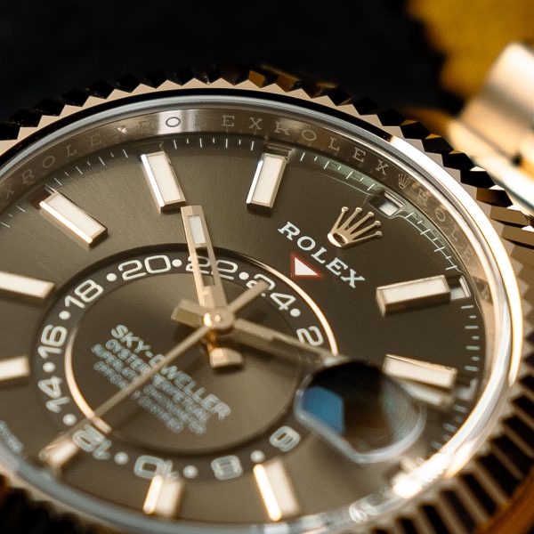 OYSTER PERPETUAL SKY-DWELLER IN 18 CT EVEROSE GOLD WITH A CHOCOLATE DIAL AND AN OYSTER BRACELET